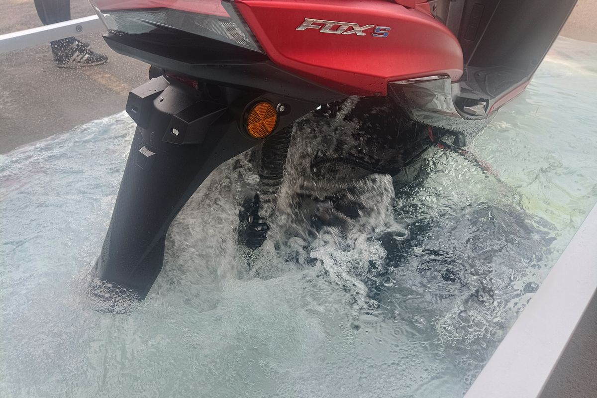 Batas Aman Motor Listrik Menerjang Banjir dan Cara Perawatannya