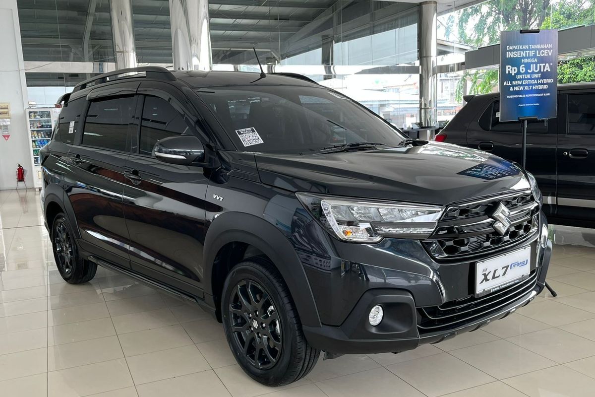 skema kredit, ramah lingkungan, Suzuki XL7 Hybrid, Alpha Kuro, Suzuki XL7 Hybrid Alpha Kuro: Harga dan Skema Kredit Terbaru
