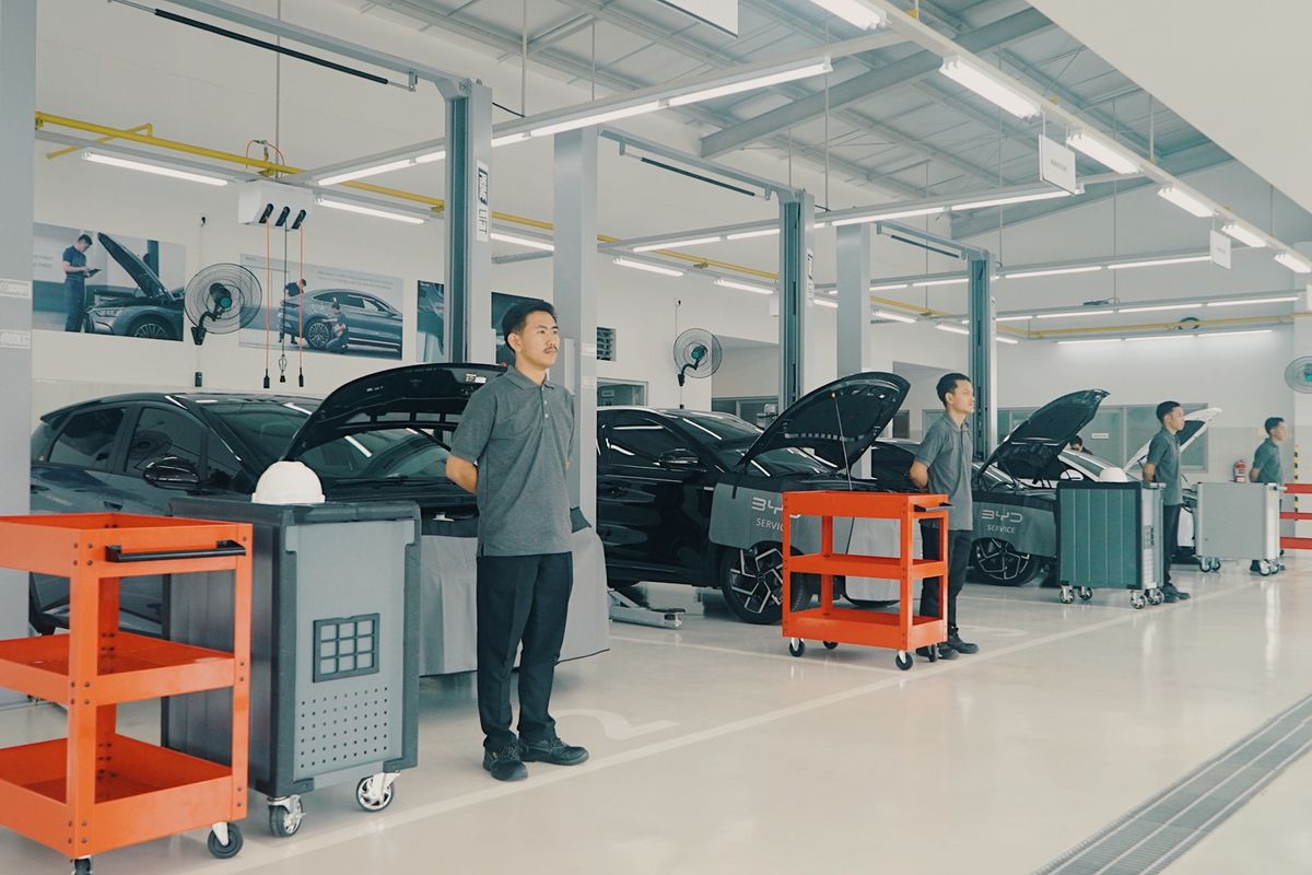 BYD Motor Indonesia, kendaraan listrik, jaringan diler, Kendaraan listrik, Luther T. Panjaitan, Diler Resmi BYD: Layanan 3S dan Fasilitas Towing Siap Bantu Pelanggan