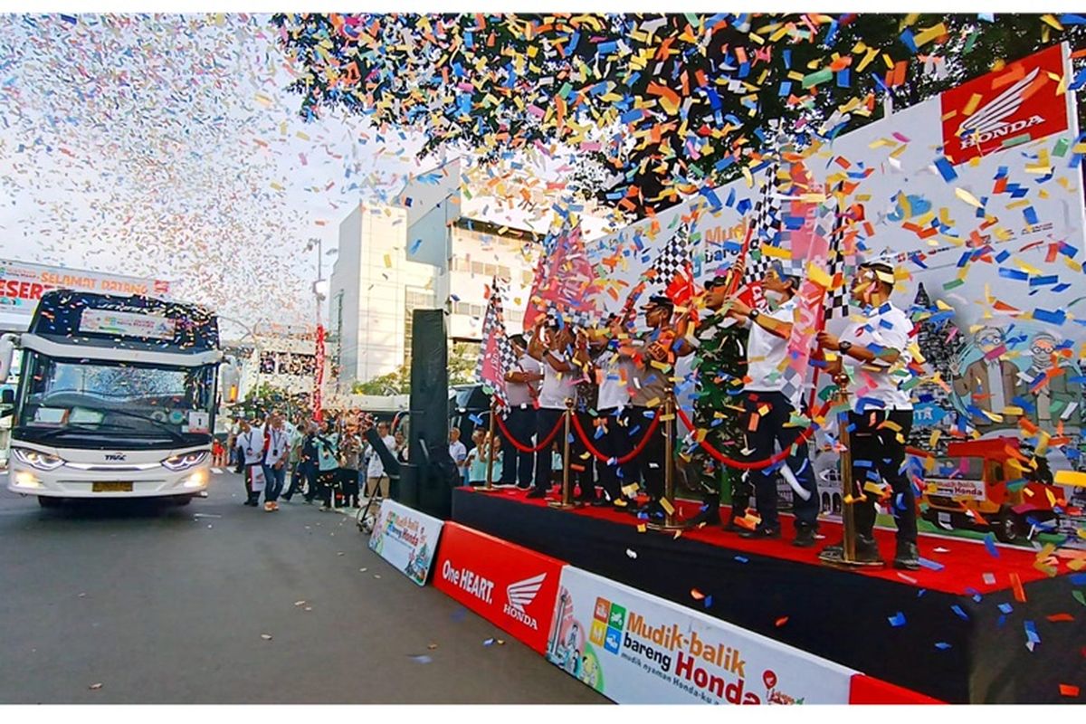 mudik, sepeda motor, Lebaran, Astra Honda Motor, Dukung Mudik Aman, AHM Berangkatkan 2.572 Konsumen Setia dan 1.112 Motor Hondanya ke Kampung Halaman