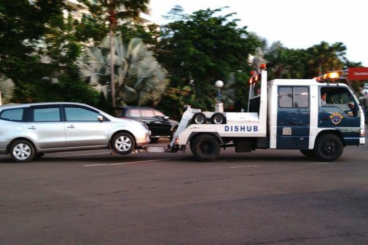 derek, mobil matik, transmisi matik, matik, Alasan Mobil Matik Tidak Boleh Diderek Sembarangan