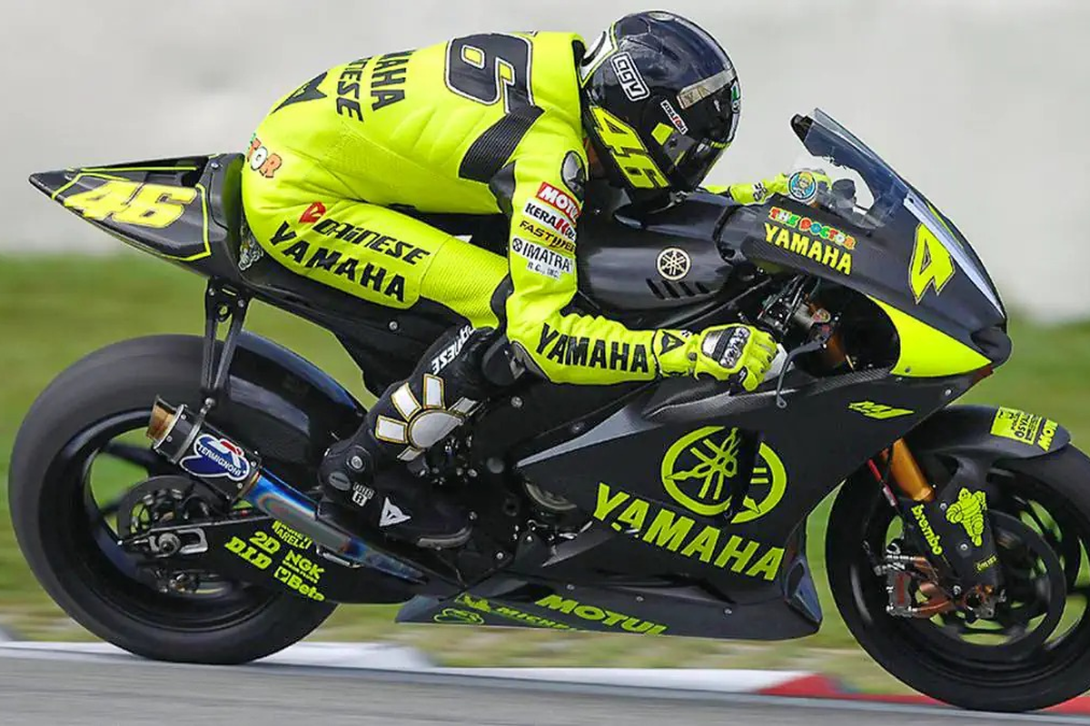 MotoGP, Valentino Rossi, lelang helm, yamaha, sesi tes pra-musim, motogp 2025, motogp authentics, Helm AGV Valentino Rossi Dilelang, Harganya Fantastis