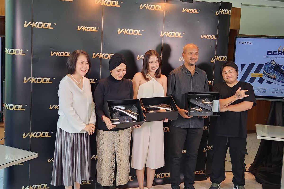 V-KOOL, sepatu, kaca film, Sepatu, Nike, v-kool, V-KOOL Gandeng Mr. Simply Luncurkan Sepatu Custom Edisi Terbatas