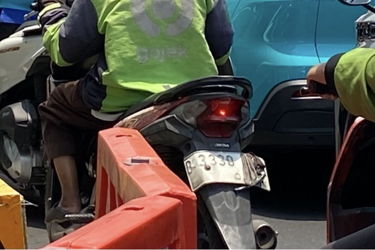 pelat nomor, Tilang elektronik, Jakarta, Ojo Ruslani, Fenomena Pengendara Motor Tutup Pelat Nomor di Jakarta