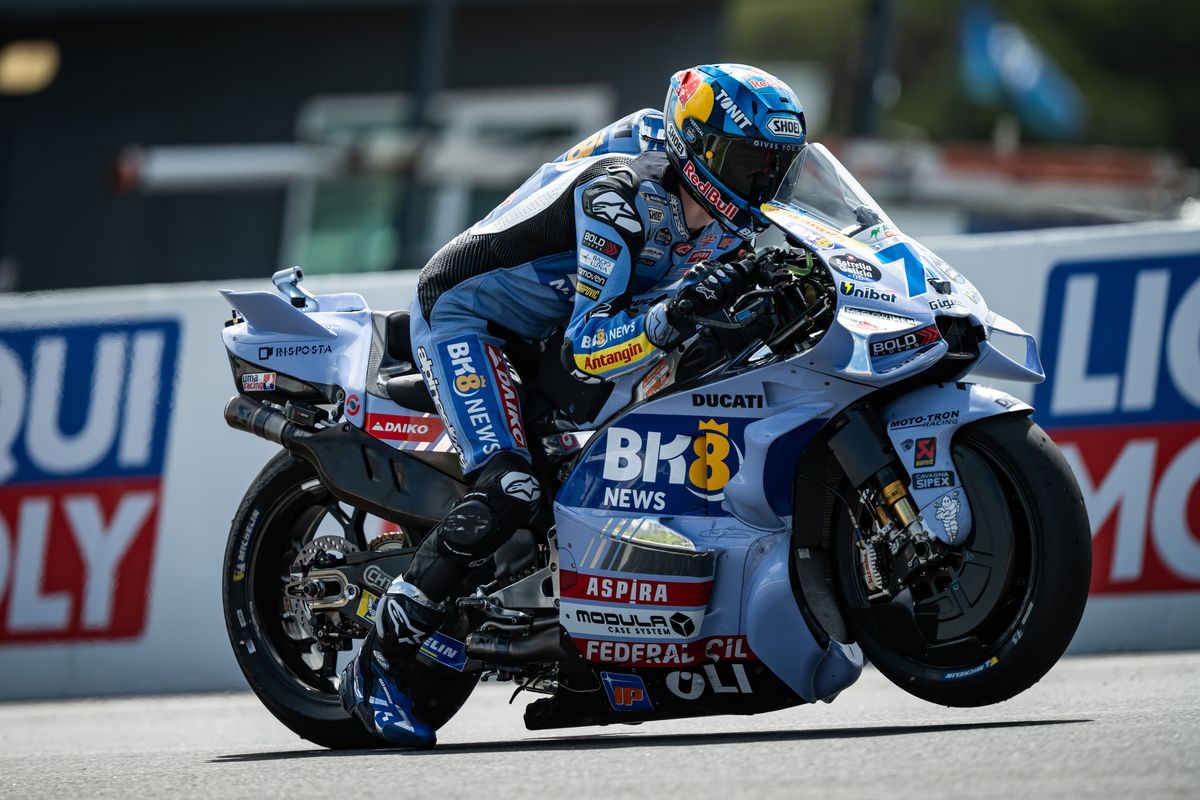 MotoGP, alex marquez, MotoGP Australia, Alex Marquex, Sirkuit Phillip Island, Gresini Racing, ducati, Sprint Race, Fermin Aldeguer, Desmosedici GP24, motogp 2025, Gresini Racing Raih Poin Penting di Sprint Race Australia 2025