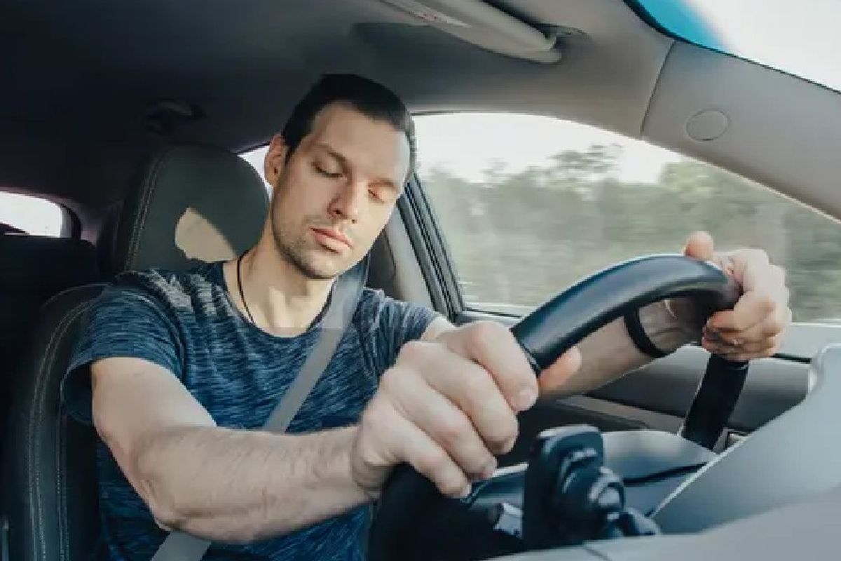 cara mencegah microsleep, Microsleep, Microsleep pengemudi, kecelakaan akibat microsleep, cara mencegah microsleep saat berkendara, Tips Ampuh Cegah Microsleep Saat Berkendara