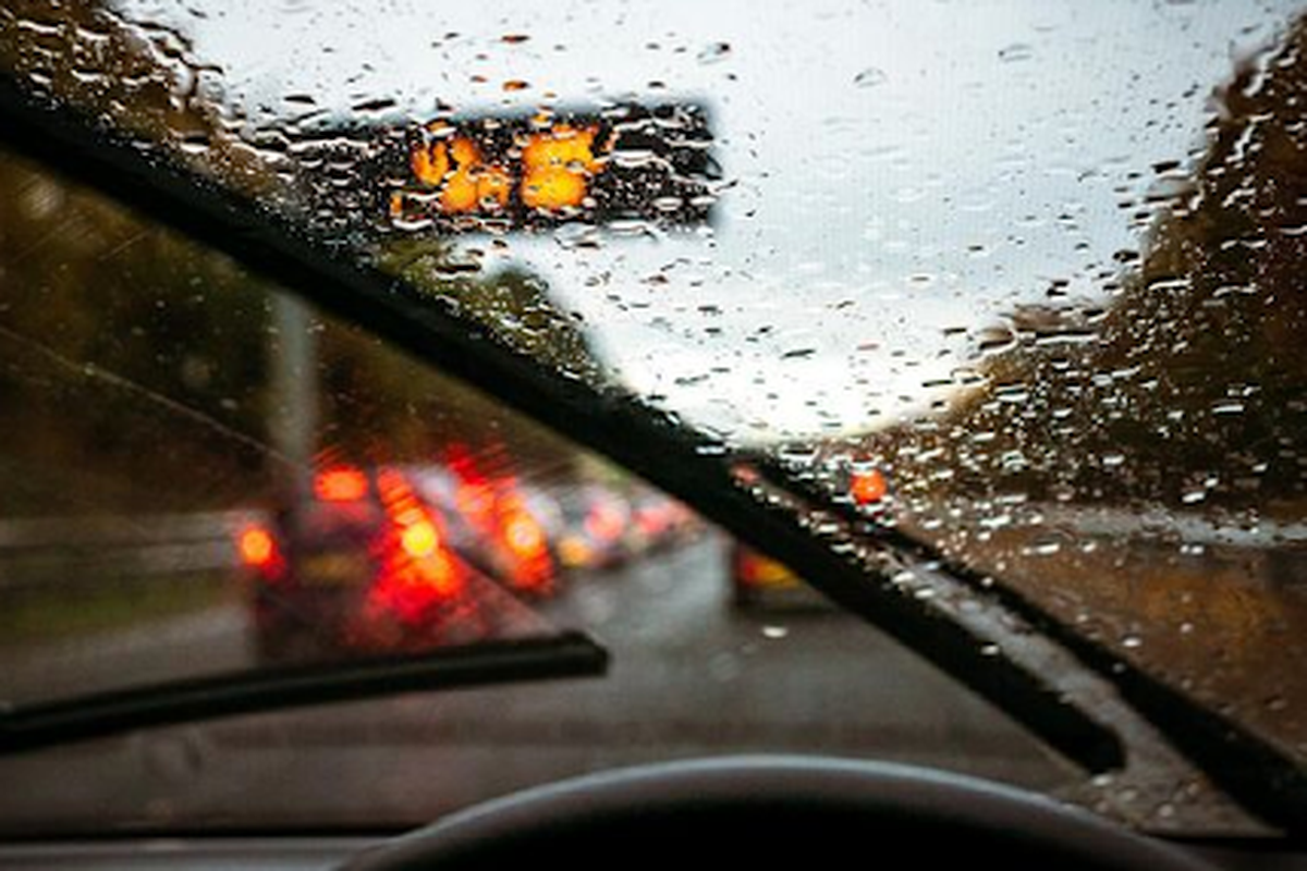 hujan, AC mobil, embun, AC Mobil, kaca berembun, Cara Setting AC Mobil Agar Kaca Tidak Berembun Saat Hujan