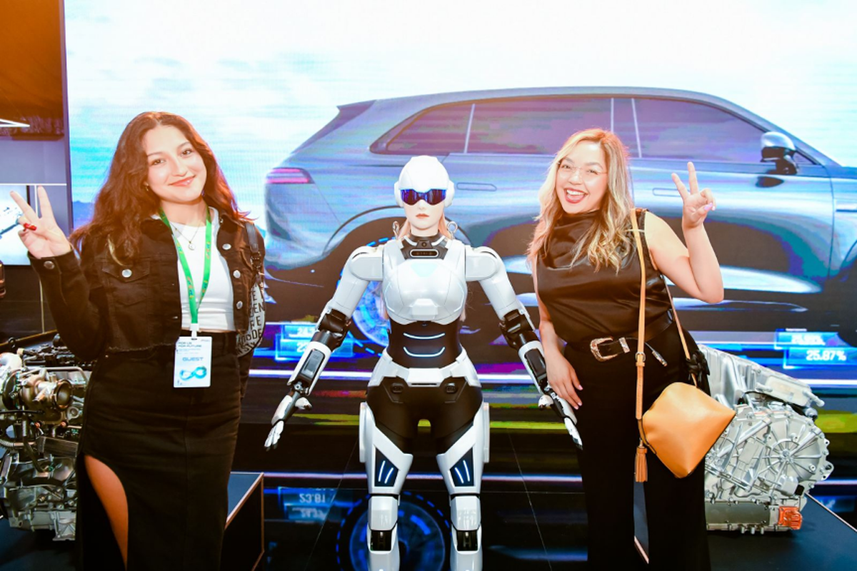 Chery, Shanghai Auto Show 2025, robot humanoid, AiMOGA, Chery Perkenalkan Robot AiMOGA di Shanghai Auto Show 2025