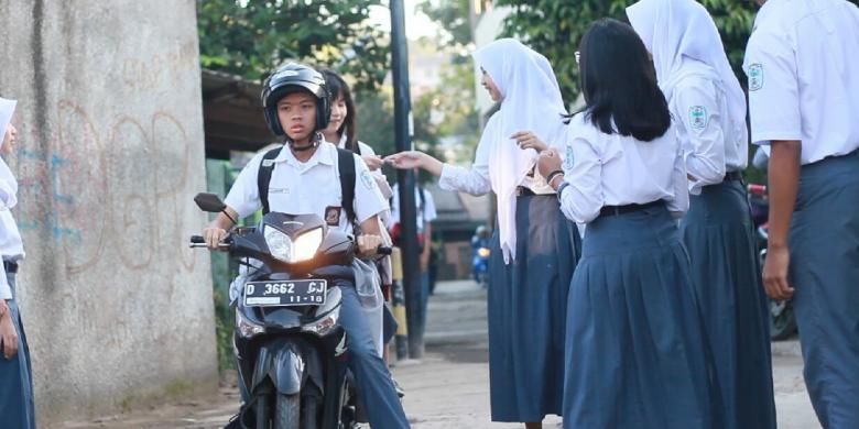 Gubernur Jawa Barat, Dedi Mulyadi, sepeda motor, kendaraan bermotor, otomotif, gubernur jawa barat, larangan sepeda motor, Pelajar Daerah Terpencil Masih Dibolehkan Bawa Motor ke Sekolah