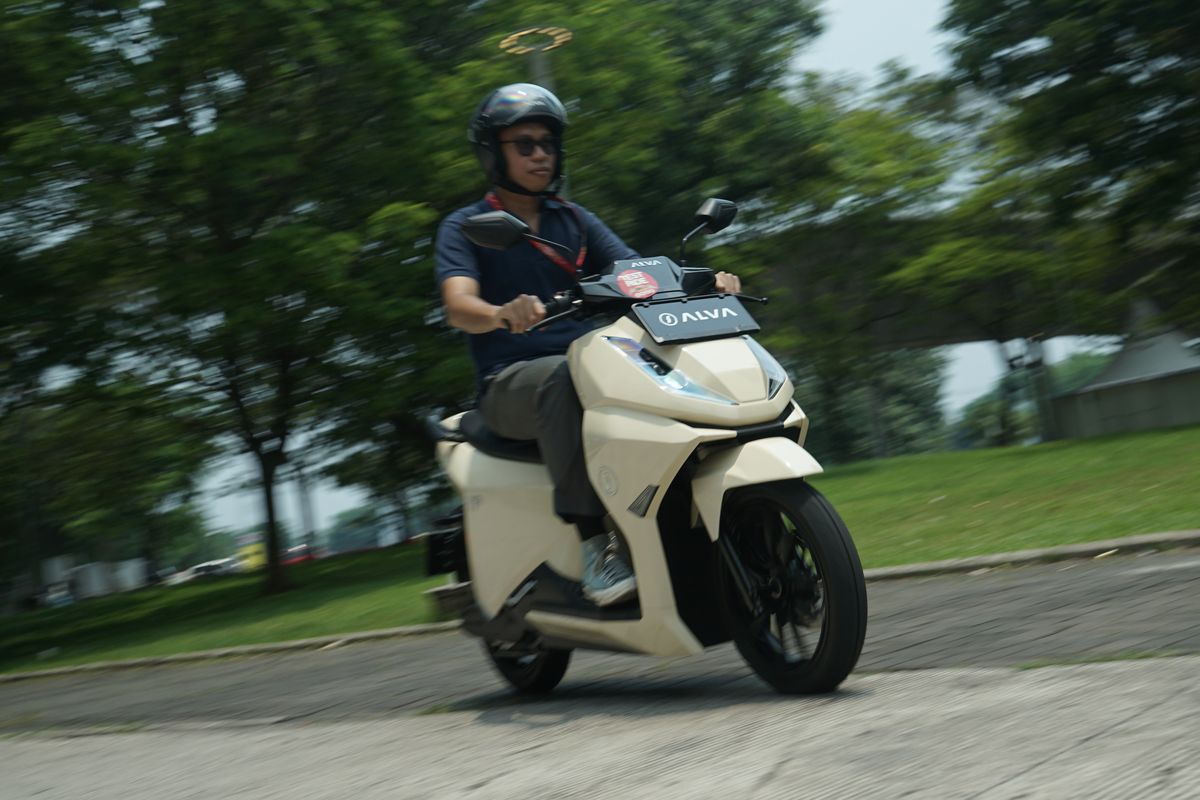 motor listrik, motor listrik murah, sewa baterai, Alva N3, Alva N3 Bebas, skema sewa baterai Alva, Spesifikasi Alva N3, Sewa Baterai Bikin Harga Lebih Terjangkau
