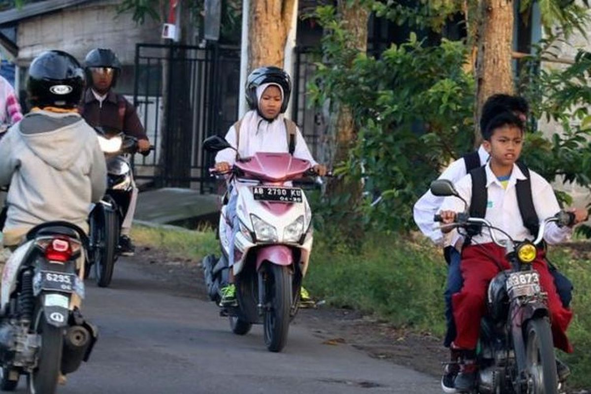 siswa, Dedi Mulyadi, Surat Izin Mengemudi (SIM), Pemprov Jawa Barat, aturan berkendara, Gubernur Dedi Mulyadi, Siswa Dilarang Bawa Motor ke Sekolah, Ini Batasan Minimal Usia Punya SIM