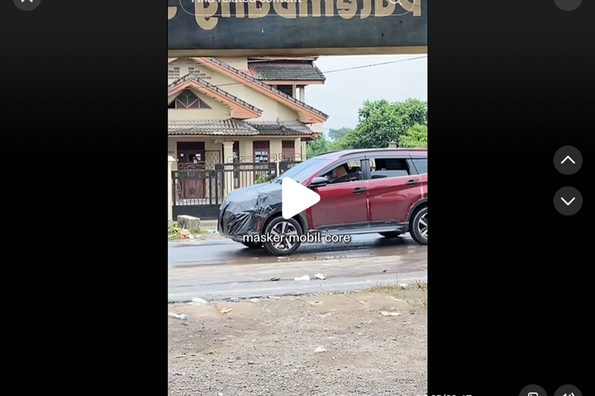 masker, terobos banjir, Masker, mobil menerobos banjir, mobil pakai masker, Viral, Video Mobil Pakai Masker Plastik di Depan Saat Terobos Banjir