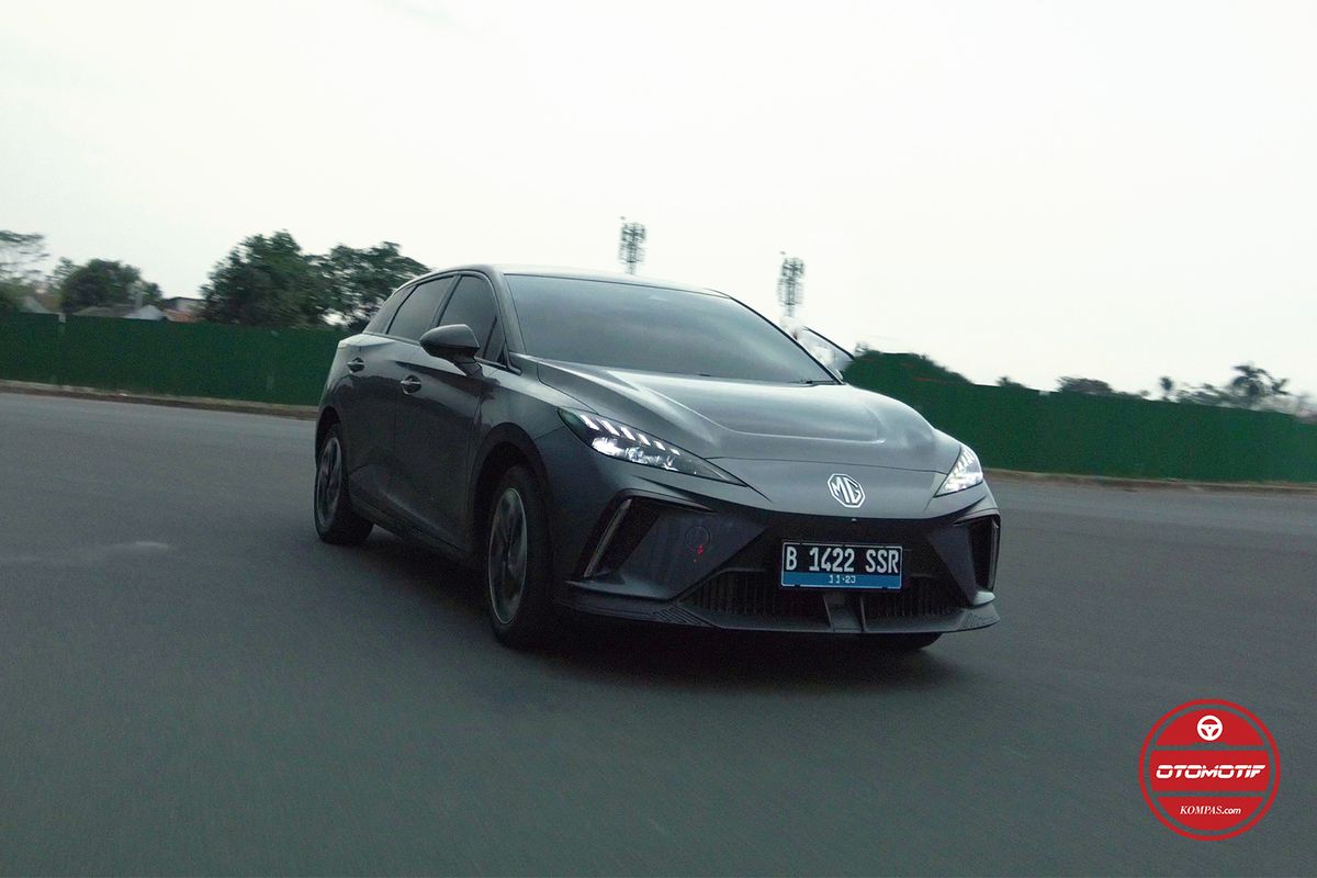 fitur canggih, MG4 EV, harga terjangkau, mobil listrik, Cek Harga dan Spesifikasi Mobil Listrik MG4 EV