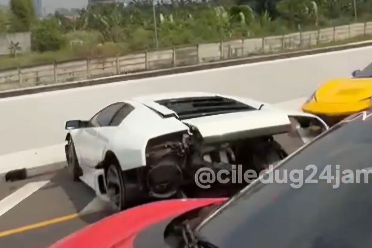 lamborghini, kecelakaan, supercar, Aventador, Tol Kunciran, pengemudi berpengalaman, Supercar Hanya untuk Pengemudi Berpengalaman
