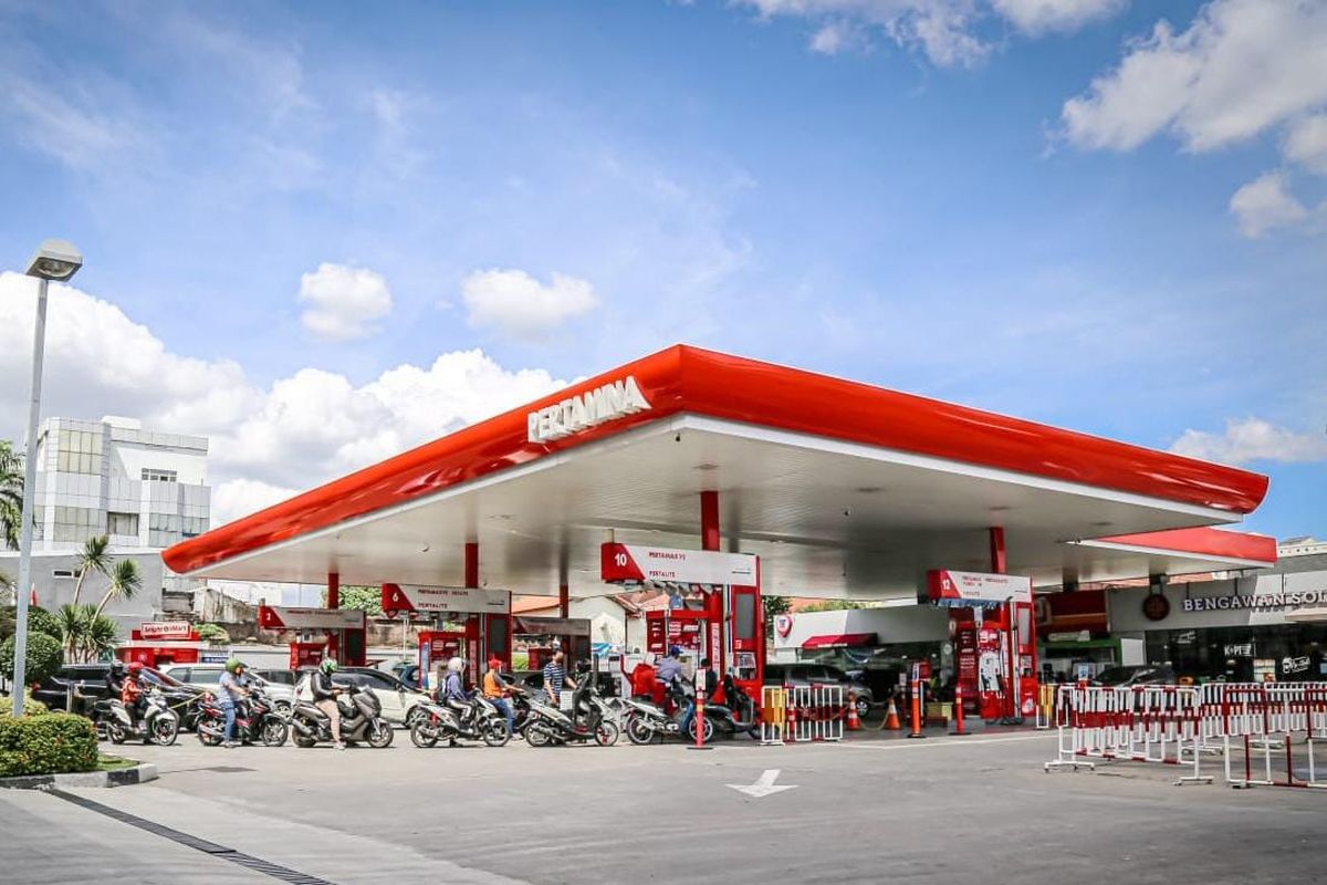 Pertamina, Pertamax, Bahan bakar minyak, harga BBM, Pertamax turun, Harga BBM Pertamina 1 April 2025, Pertamax dkk Turun Harga