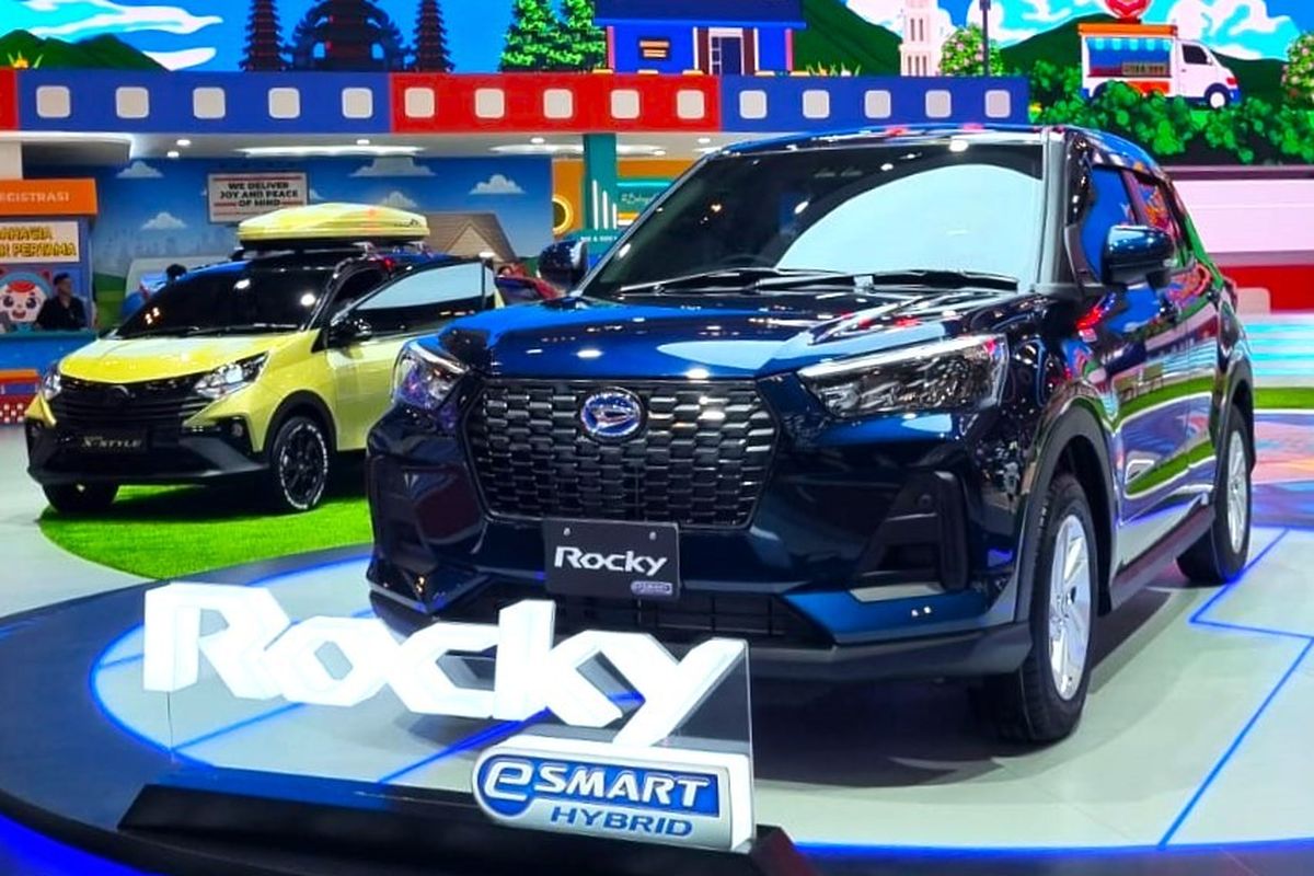 teknologi hybrid, harga terjangkau, GIIAS 2025, Daihatsu Rocky Hybrid, Harga Daihatsu Rocky Hybrid Naik Jadi Rp 299,850 Juta, Ini Alasannya