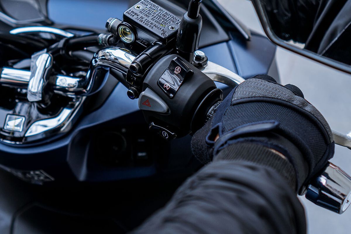 rem depan dan belakang, Agus Sani, Safety Riding, safety riding, pengereman motor matik, Tips Aman Pengereman Motor Matik untuk Pemula