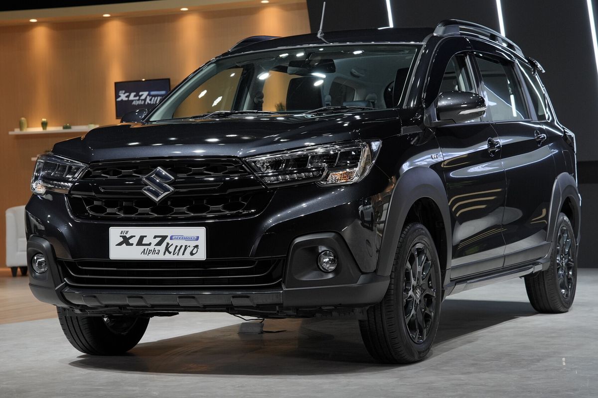 harga, hybrid, LSUV, Suzuki, varian, Suzuki XL7 Hybrid, Xl7 Hybrid Alpha Kuro, Suzuki XL7 Hybrid Alpha Kuro Jadi Kasta Tertinggi, Cek Daftar Harganya
