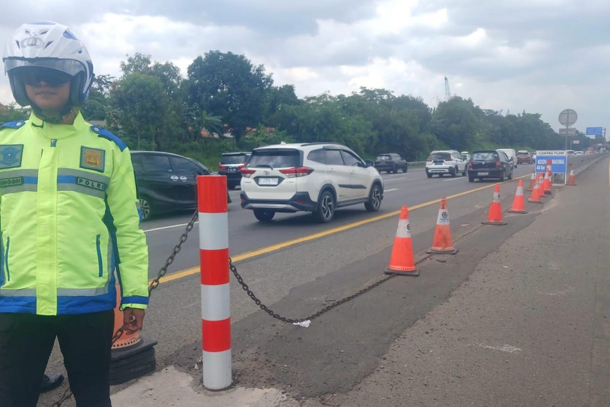 contraflow, Jalan Tol Jakarta-Cikampek, arus lalu lintas, Lalu Lintas Normal, Contraflow di Km 55 Tol Japek Dihentikan
