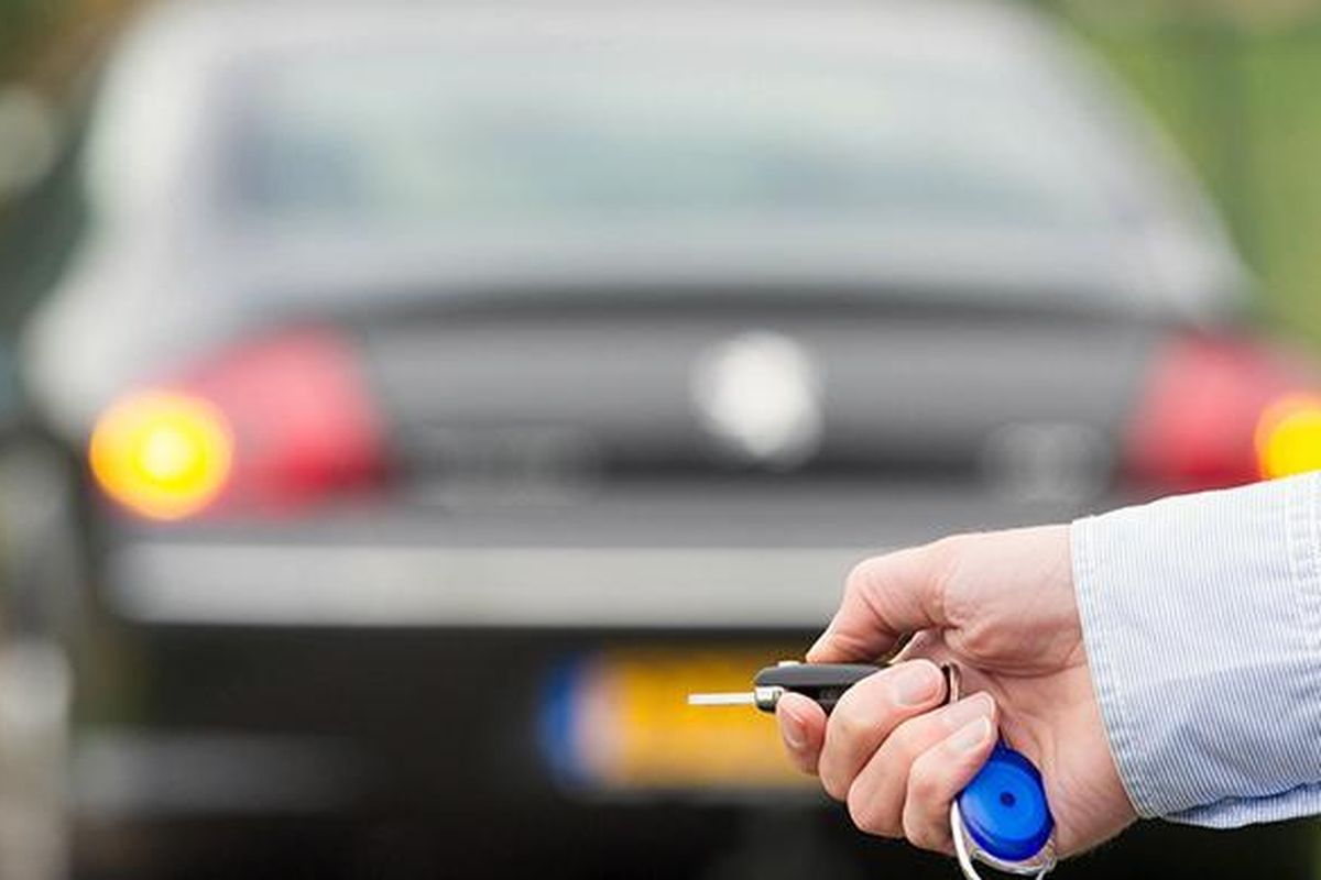 remote starter, mesin mobil, memanaskan mesin mobil, remote starter mobil, Apakah Aman Memanaskan Mesin Mobil Pakai Fitur Remote Starter?