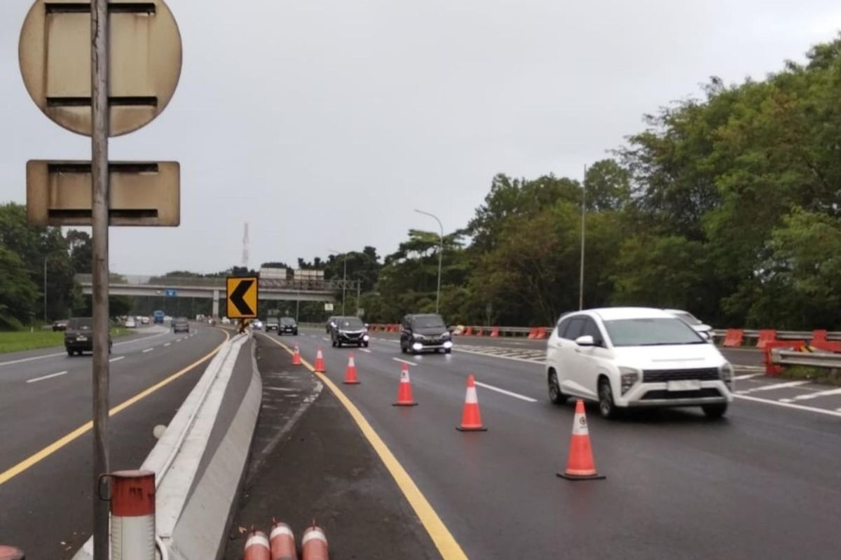 lalu lintas, Tol Jagorawi, contraflow, Lalu Lintas, Lalu Lintas Padat, Contraflow Diterapkan di Tol Jagorawi Arah Puncak