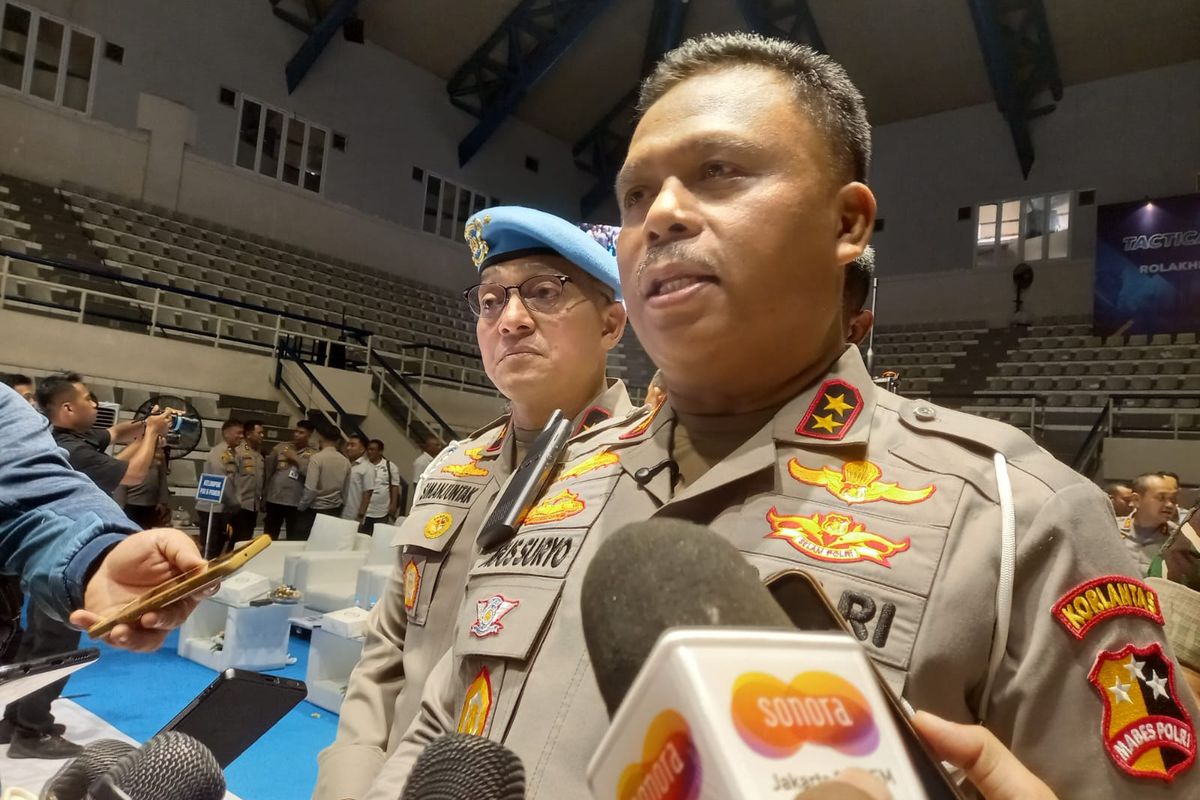 Korlantas, mobil, sirine, Strobo, Kakorlantas, stop tot-tot wuk-wuk, Polisi Akan Tindak Tegas Kendaraan Pakai Strobo dan Sirine