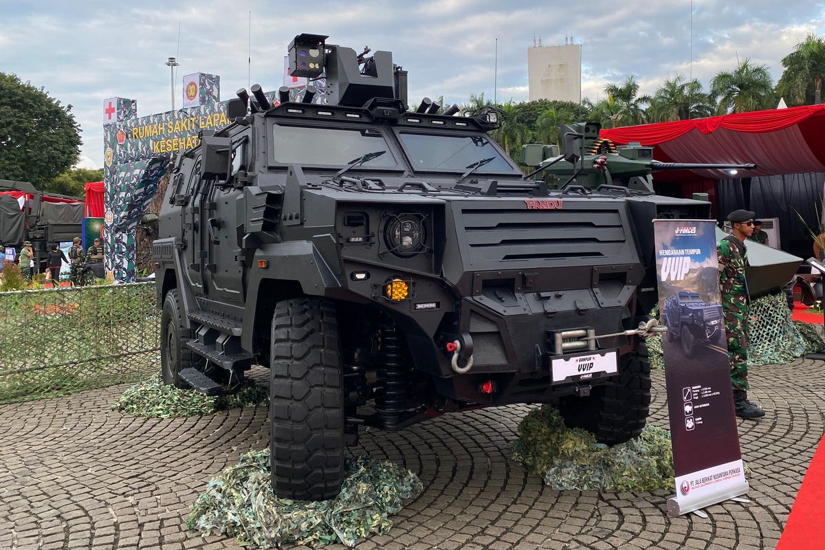 Alutsista TNI, monas jakarta, HUT Ke-80 TNI, ranpur Pandu vvip, HUT ke-80 TNI: Ranpur Pandu VVIP Jadi Daya Tarik di Monas