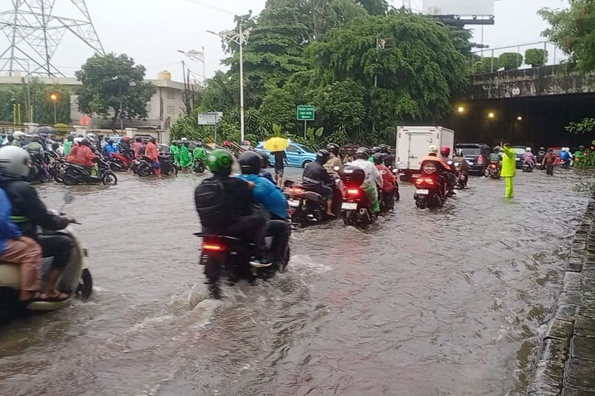Update Banjir di Cawang, Jalan Tergenang 10-20 Cm