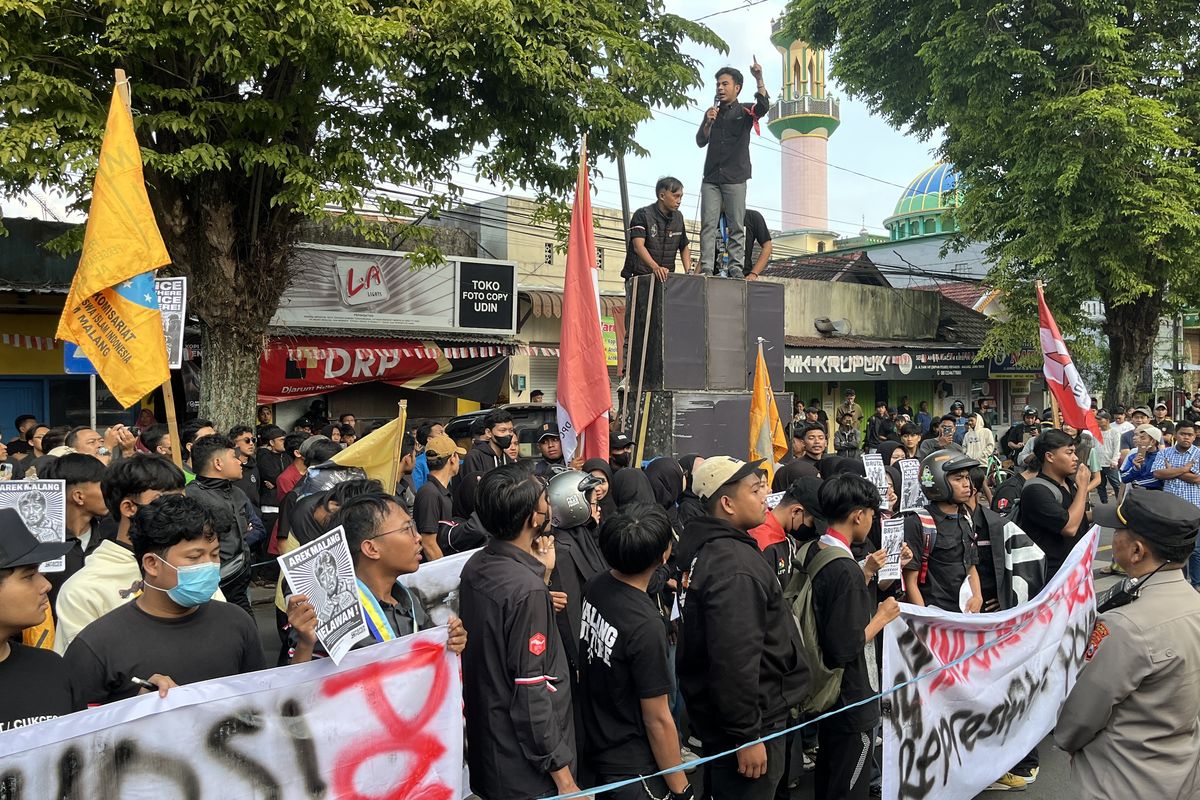 unjuk rasa, demonstrasi, sepeda motor, mobil, Tips Menghindari Risiko Saat Berkendara di Tengah Aksi Massa
