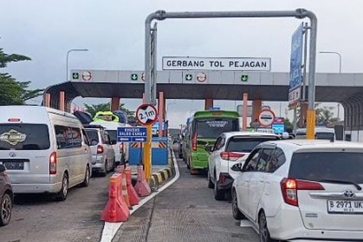 Arus Kendaraan di Tol Trans Jawa Ruas Jateng Mulai Padat