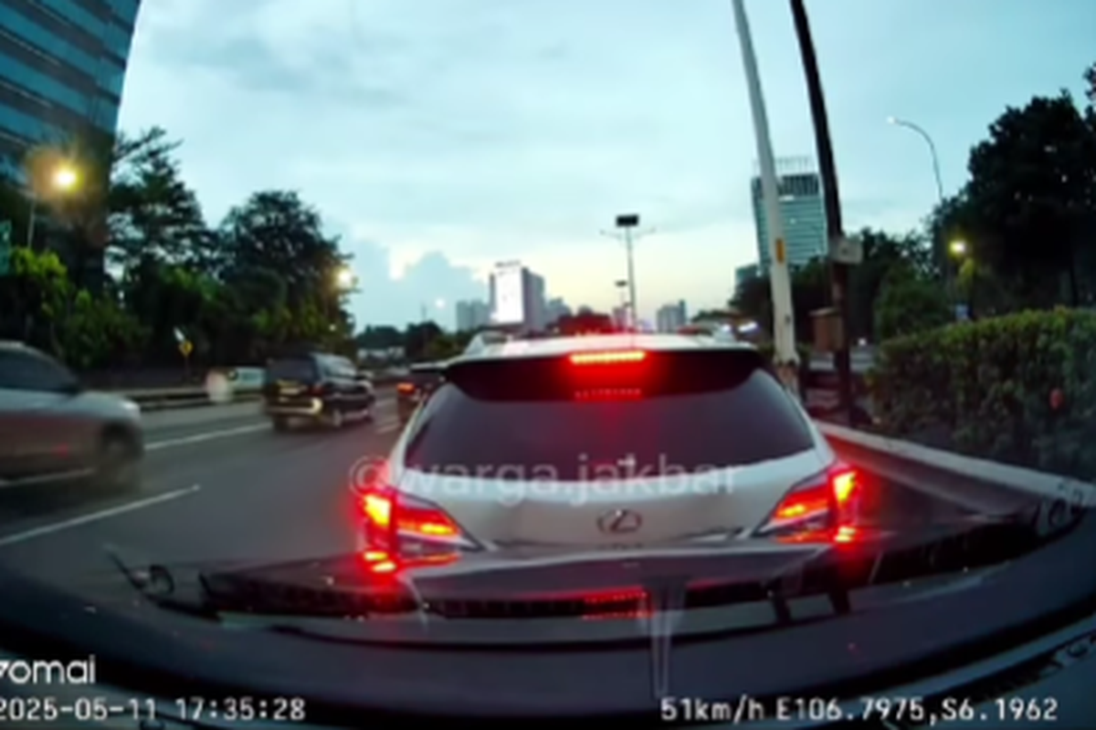 kecelakaan beruntun, jalan tol, jaga jarak aman, lajur kanan tol, jarak aman bekendara, Tabrakan Beruntun di Tol Dalam Kota, Ingat Bahaya Jalur Kanan Tol