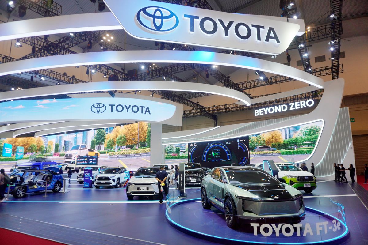 hybrid vehicle, mobil listrik baru, Veloz GR HEV, Innova Zenix Hybrid, veloz hybrid, veloz gr hev, Toyota GIIAS 2025, Kejutan di GIIAS 2025, Toyota Veloz Hybrid?