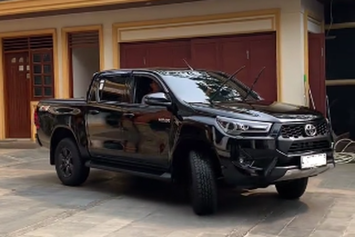 Sule, Toyota Hilux wajib punya KIR, Sule kena tilang, KIR Toyota Hilux, komedian sule, Video Komedian Sule Kena Tilang Petugas Dishub: Hilux Harus Punya KIR?