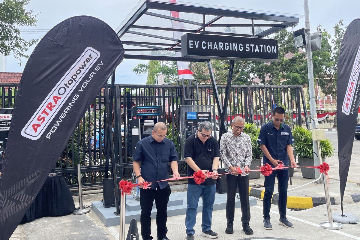 palembang, mobil listrik, SPKLU, Fast, Astra Otopower, SPKLU Astra Otopower Hadir di Palembang, Masih Beroperasi Gratis