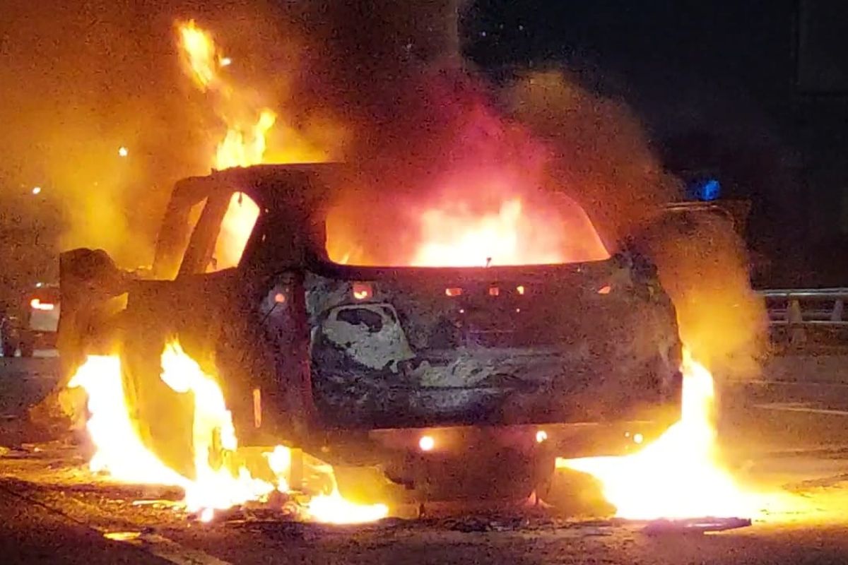 mobil, lampu mobil, korsleting mobil, sistem kelistrikan mobil, upgrade lampu, Hal Sepele yang Bisa Bikin Kelistrikan Mobil Error hingga Terbakar