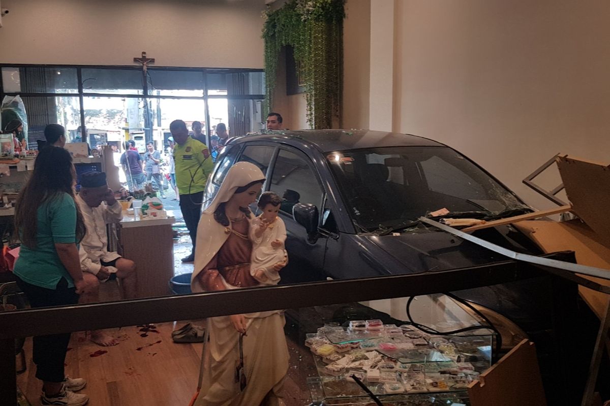 toko Dioses, salah injak pedal, kecelakaan mobil, Pengemudi lansia, Kecelakaan Mobil di Malang: Lansia Salah Injak Gas