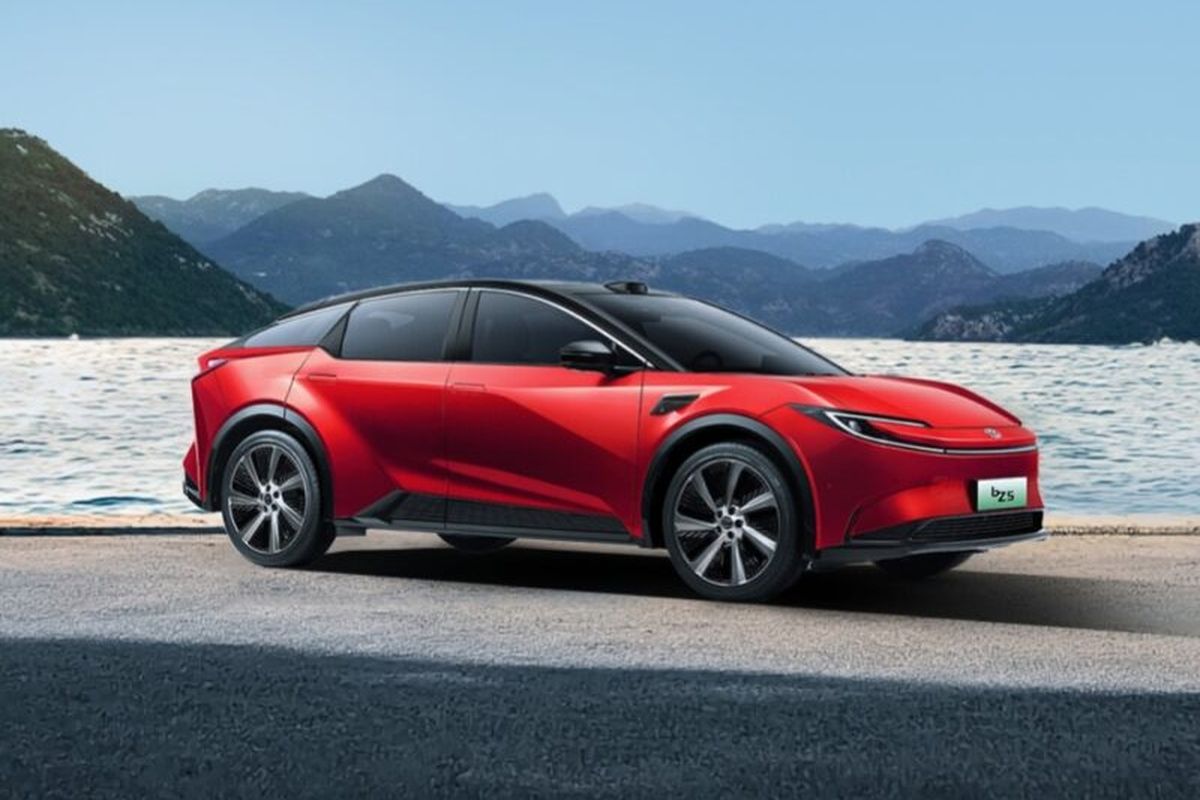 Toyota, mobil listrik, Mobil listrik, Toyota bZ5, Blade Battery, Toyota Luncurkan Mobil Listrik bZ5, Pakai Blade Battery BYD