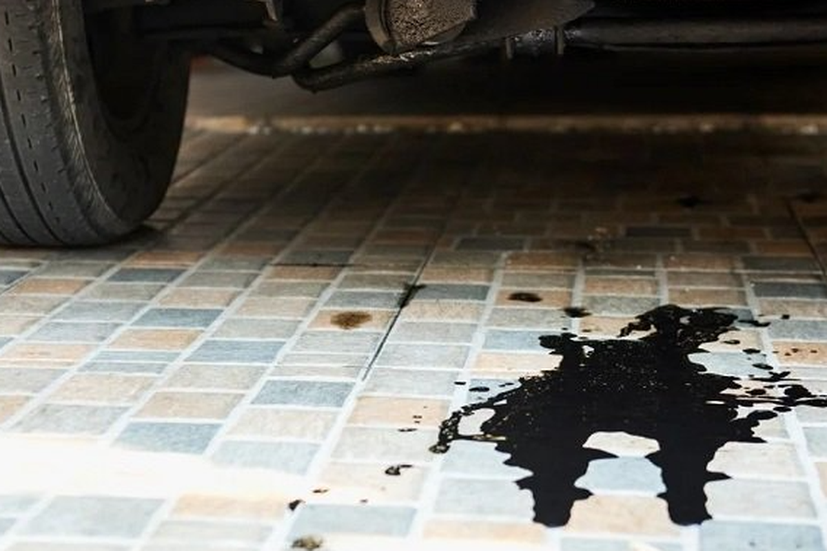 sistem pelumasan, mengisi oli mesin berlebihan, dampak isi oli terlalu penuh, Jangan Pernah Isi Oli Mesin Mobil Terlalu Penuh