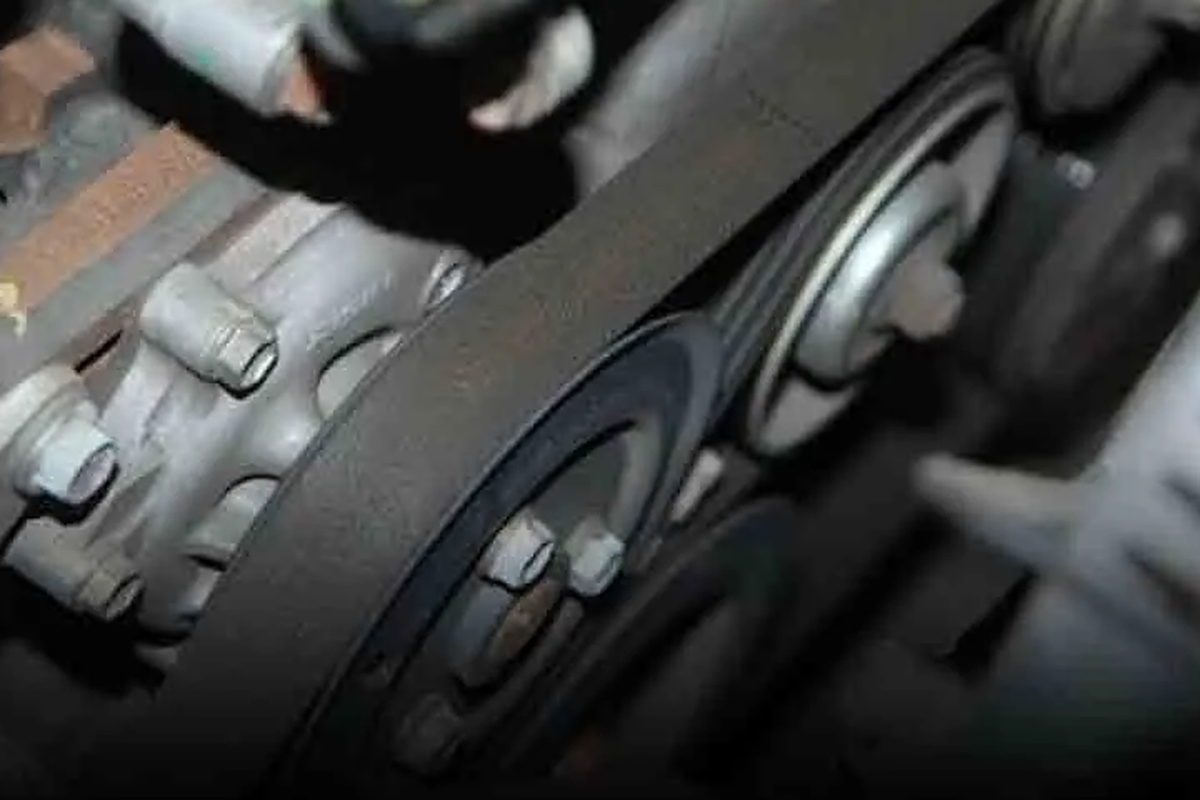 motor starter bunyi, Suara kasar awal starter, drive belt bunyi decit, Kenali Masalah Bunyi Kasar Saat Starter Mobil di Pagi Hari