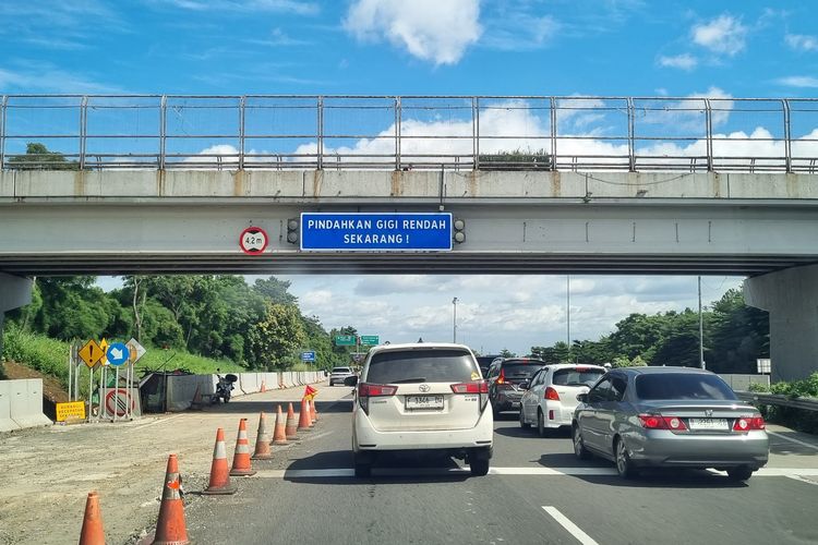 jalan tol, KNKT, tol ciawi, Gerbang Tol Ciawi 2, Truk tabrak Gerbang Tol Ciawi, Kenapa Gerbang Tol Ciawi 2 Sering Ditabrak Truk?