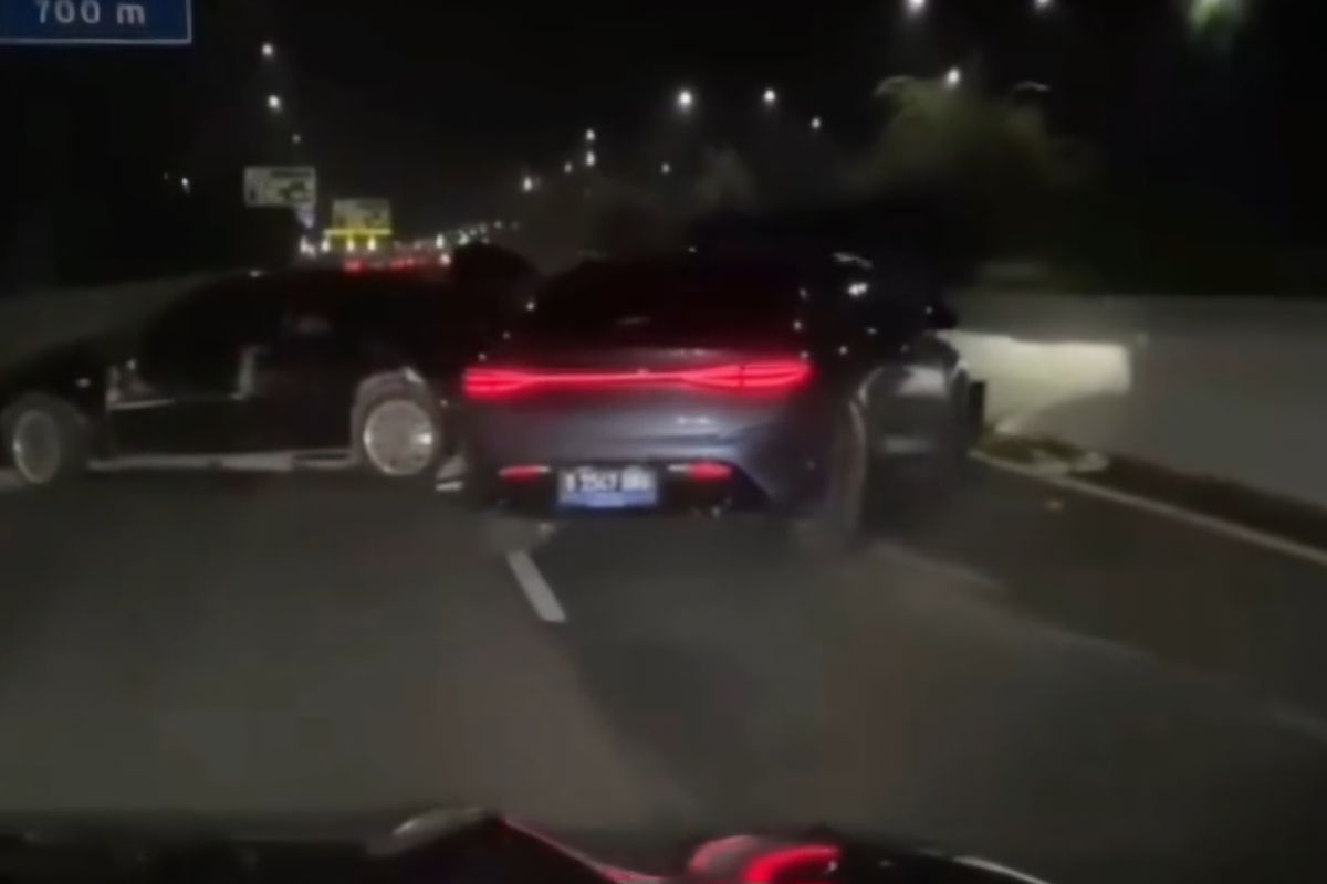 kecelakaan, BYD Seal, tabrak lari, BYD seal, Kecelakaan di Tol Bandara, kecelakaan mobil listrik, Viral! Video Tabrak Lari Mobil BYD di Tol Bandara