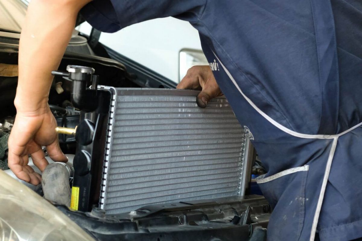 membersihkan radiator, Membersihkan radiator, Fendy PT Autokooling Jaya Nusantara, perawatan radiator, overheat mobil, Cara Mudah Bersihkan Radiator Sendiri di Rumah