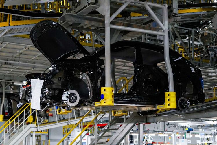 industri otomotif, PHK besar-besaran, Kebijakan Donald Trump, tarif mobil impor, Kebijakan Tarif Trump: Pabrikan Otomotif Bersatu Melawan