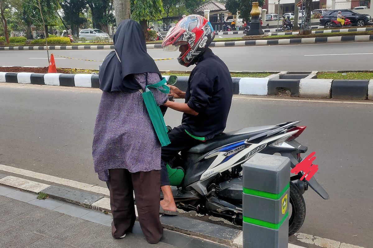 ojek online, ojol, Ojek Online, demo ojek online, tarif ojek online, demo ojol, Cara Driver Ojek Online Bisa Tetap Narik Saat Demo, Tidak Bawa Helm dan Jaket Hijau