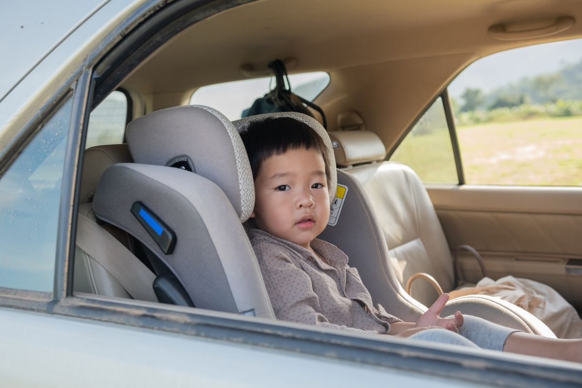 anak kecil, mobil, dalam mobil, meninggalkan anak di dalam mobil, kabin mobil, Bahaya Meninggalkan Anak Kecil Sendirian di Dalam Mobil