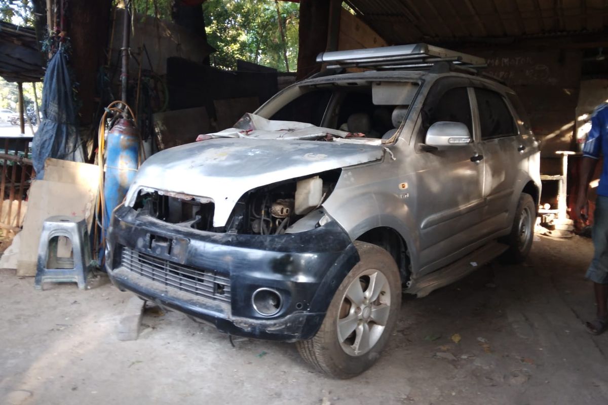 ketok magic, perbaikan bodi mobil, penyok, body repair, mobil harian, Mobil Banyak Penyok, Lebih Murah Perbaiki per Panel atau Siram Cat?