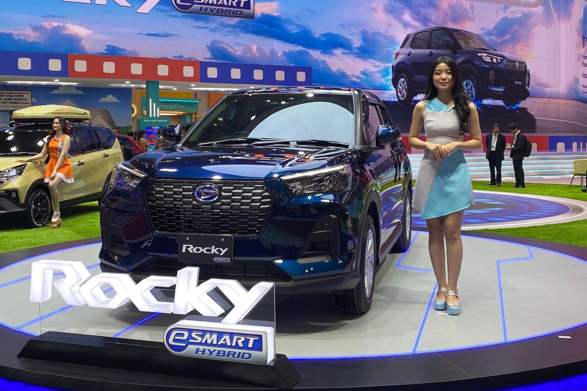 hybrid, Mobil Hybrid, harga mobil hybrid, Rocky Hybrid, roda empat, Harga Daihatsu Rocky Hybrid Naik, Simak Komparasi Harga Mobil Hybrid