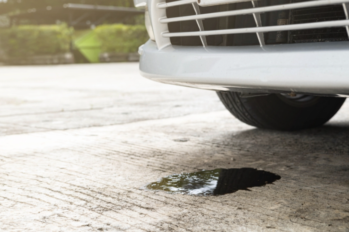 Oli Mobil Bocor, Apakah Masih Aman Digunakan? Ini Penjelasan Ahli