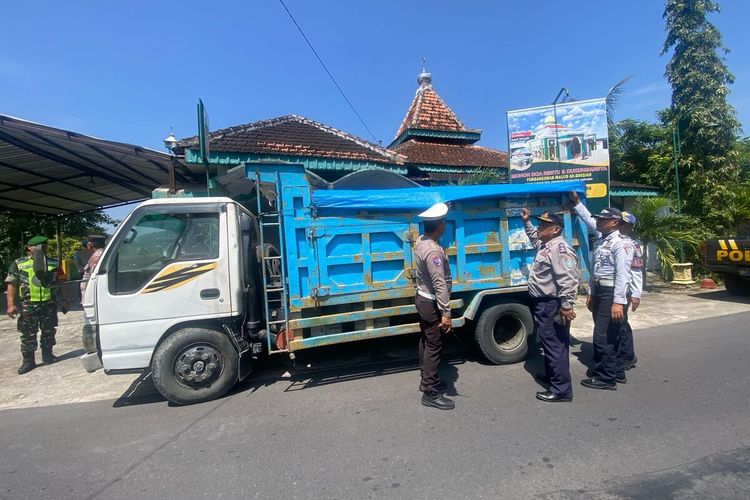 Korlantas, ODOL, truk, over dimension over loading, Truk ODOL, Korlantas Serius Berantas Truk ODOL, Bikin Tim Khusus KDM