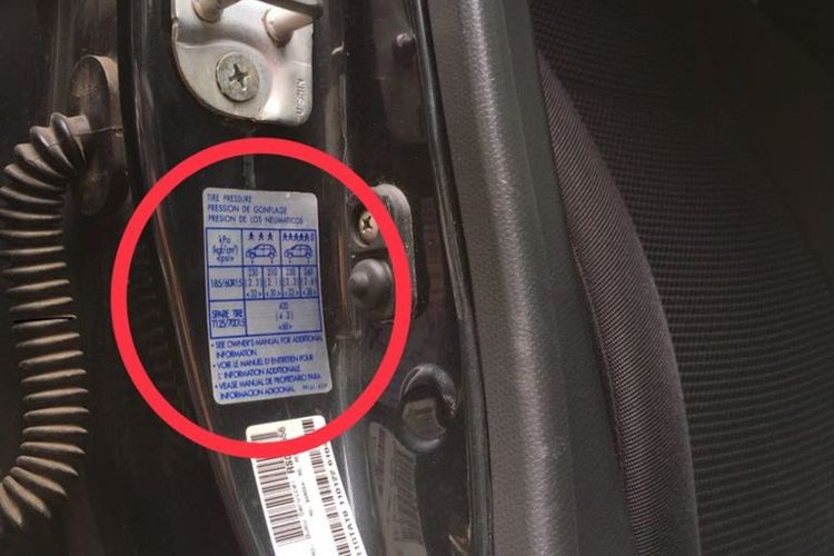 Cara Mencegah Pecah Ban Saat Road Trip: Tambah Tekanan Udara